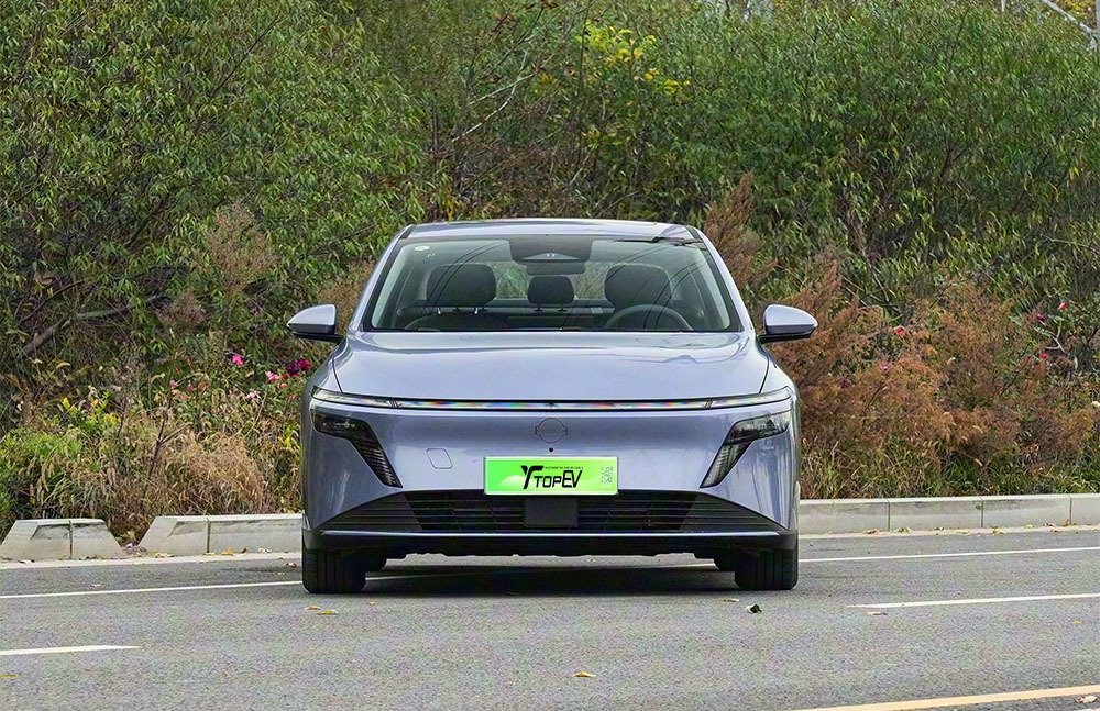 imgi_3_1_3(37) Nissan N6 2026– Factory Price From China | China Electric Car Import Canada - Image 1