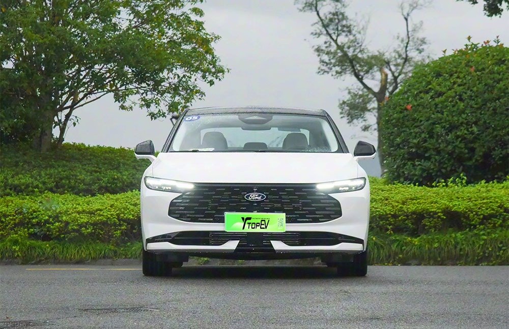 imgi_3_1_3(41) Ford Mondeo 2026– Factory Price From China | Chinese Electric Sedan Canada - Image 1